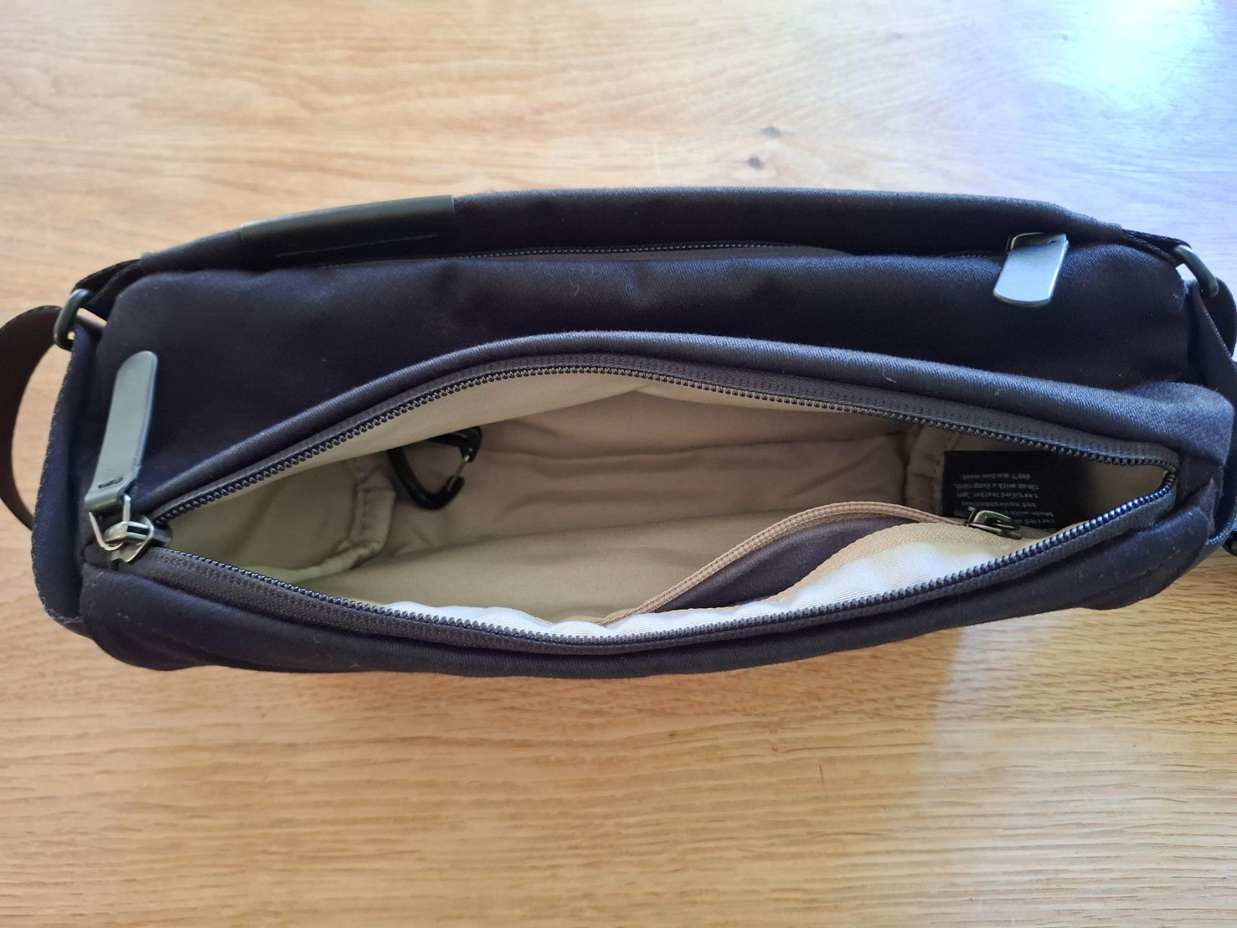 Bellroy Borse: Bellroy Sling Mini Melbourne black, 4L – Usato da Münchenstein venduto da tru_6tp8 4