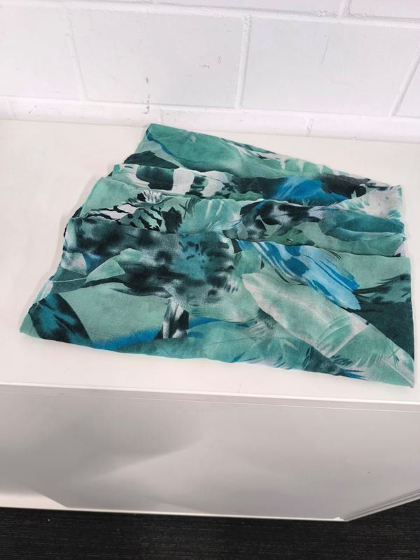 Foulards, Tücher & Schals: Schal grünlich Viscose Polyester – Gebraucht aus Rüti ZH von Restwert_Rueti_ZH 3
