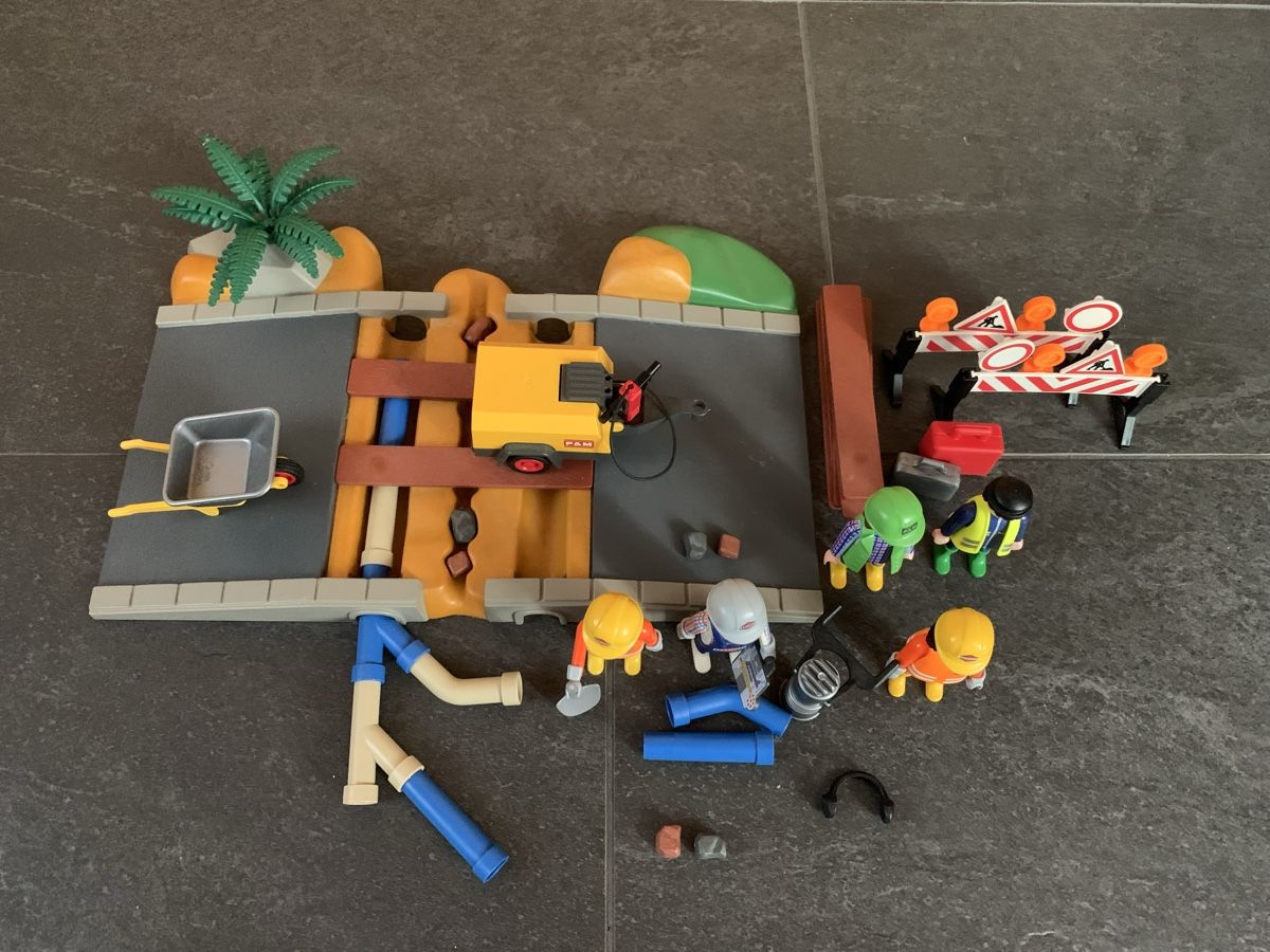 Playmobil Giocattoli: Playmobil Bauarbeiter Set mit Strassenszene – Usato da Aarburg venduto da 2..0 4