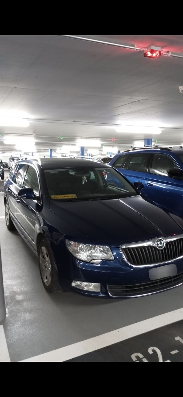 Skoda Automobili: Skoda Superb Kombi dunkelblau – Difettoso da Schönholzerswilen venduto da Wijocknas 1