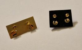 4 Ohrstecker gold: 2xKnöpfe/1x Glitzerstein /1x Mond + Stern