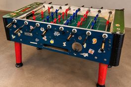 Massiver Töggelikasten – Tischfussball mit Retro-Charme⚽️
