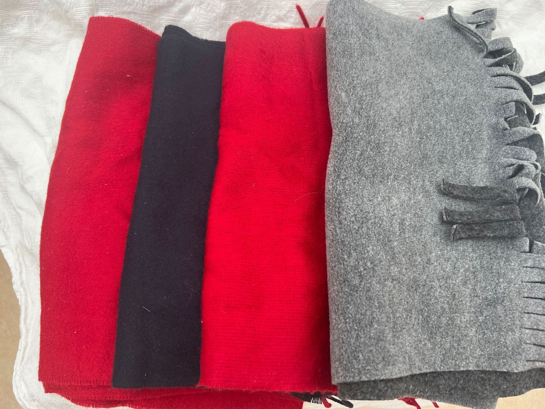 Foulards & écharpes: Schal, verschiedene Farben, – Neuf (Voir description) à Bern par antigua13