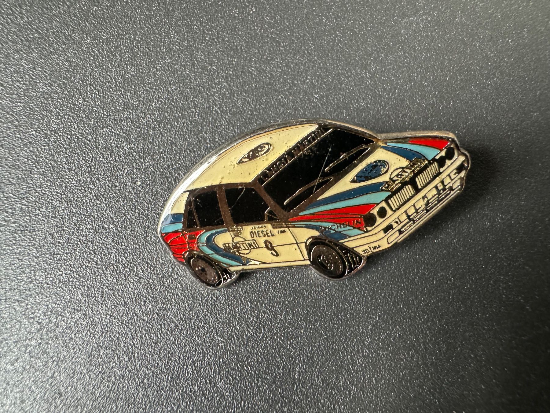 Placchette & Badge: Pin Truck Auto Wagen Bus Oldtimer – Usato da Galgenen venduto da rub_f6kh