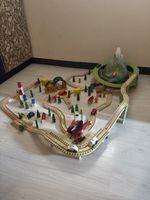 Circuit de train en bois avec accessoires et le Cervin