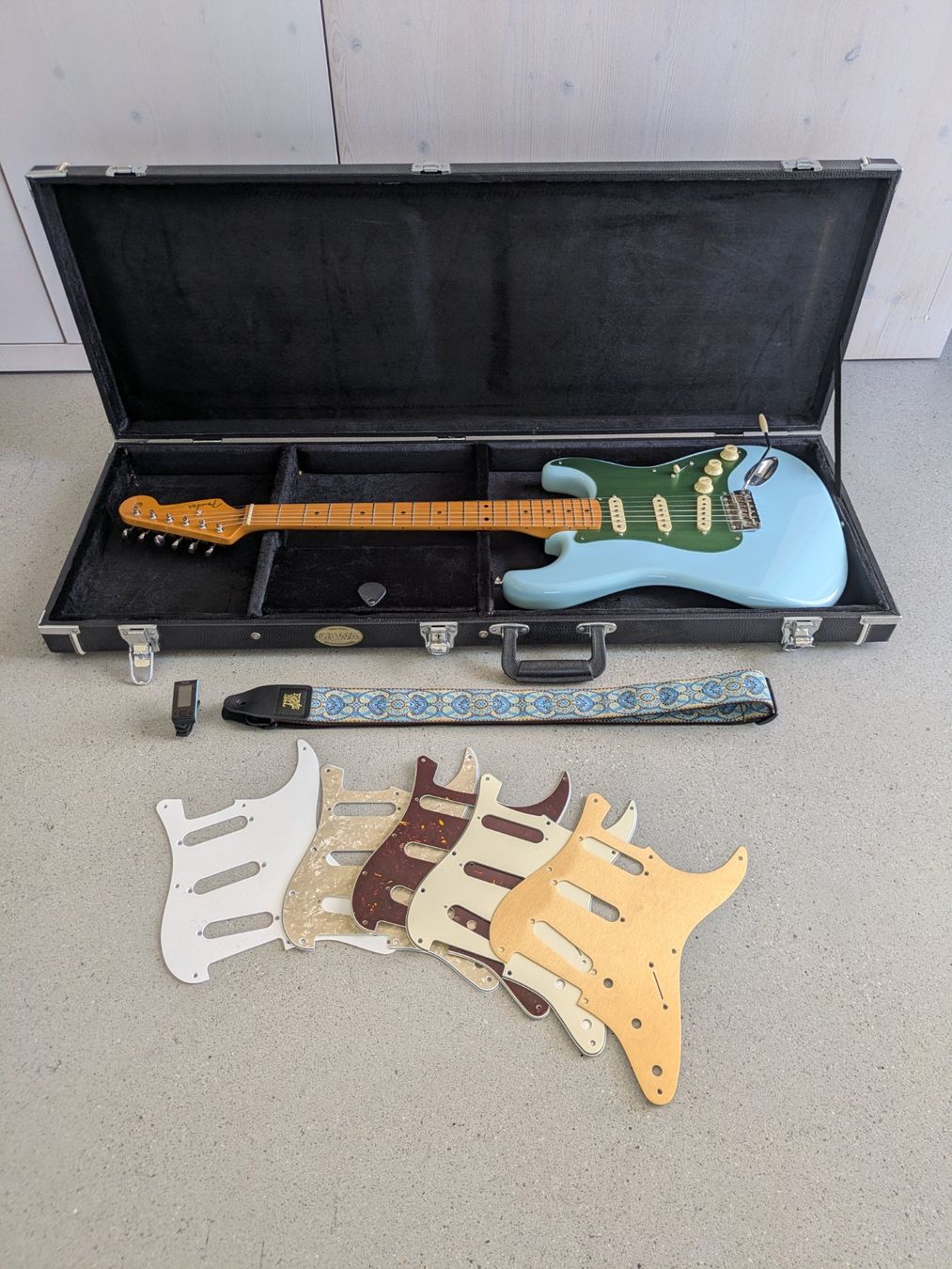 Fender Strumenti musicali: Fender Stratocaster Classic 50's Series Daphne Blue Custom – Usato da Küttigen venduto da scal.a76