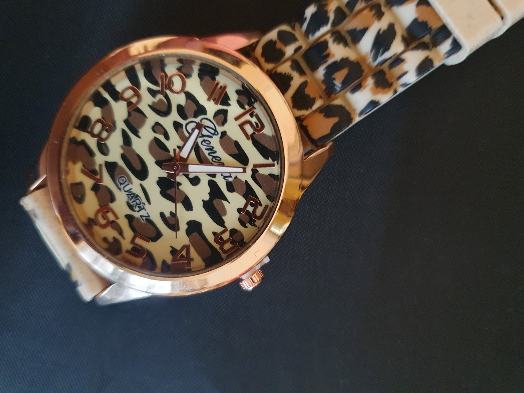Orologi: Montre Léopard Dorée Tendance Été, état impeccable ! – Nuovo (secondo la descrizione) da Lausanne venduto da Af2016 5