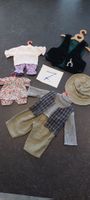 Neue saubere Puppenkleider