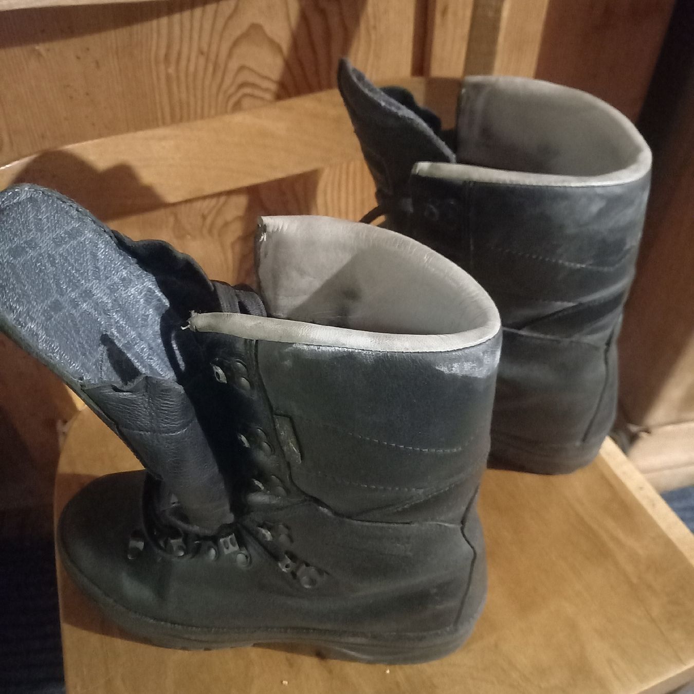 Meindl Scarpe da uomo: Meindl Gore-Tex Winterstiefel, Grösse 40, gebraucht – Usato da Galgenen venduto da Allerlei8854