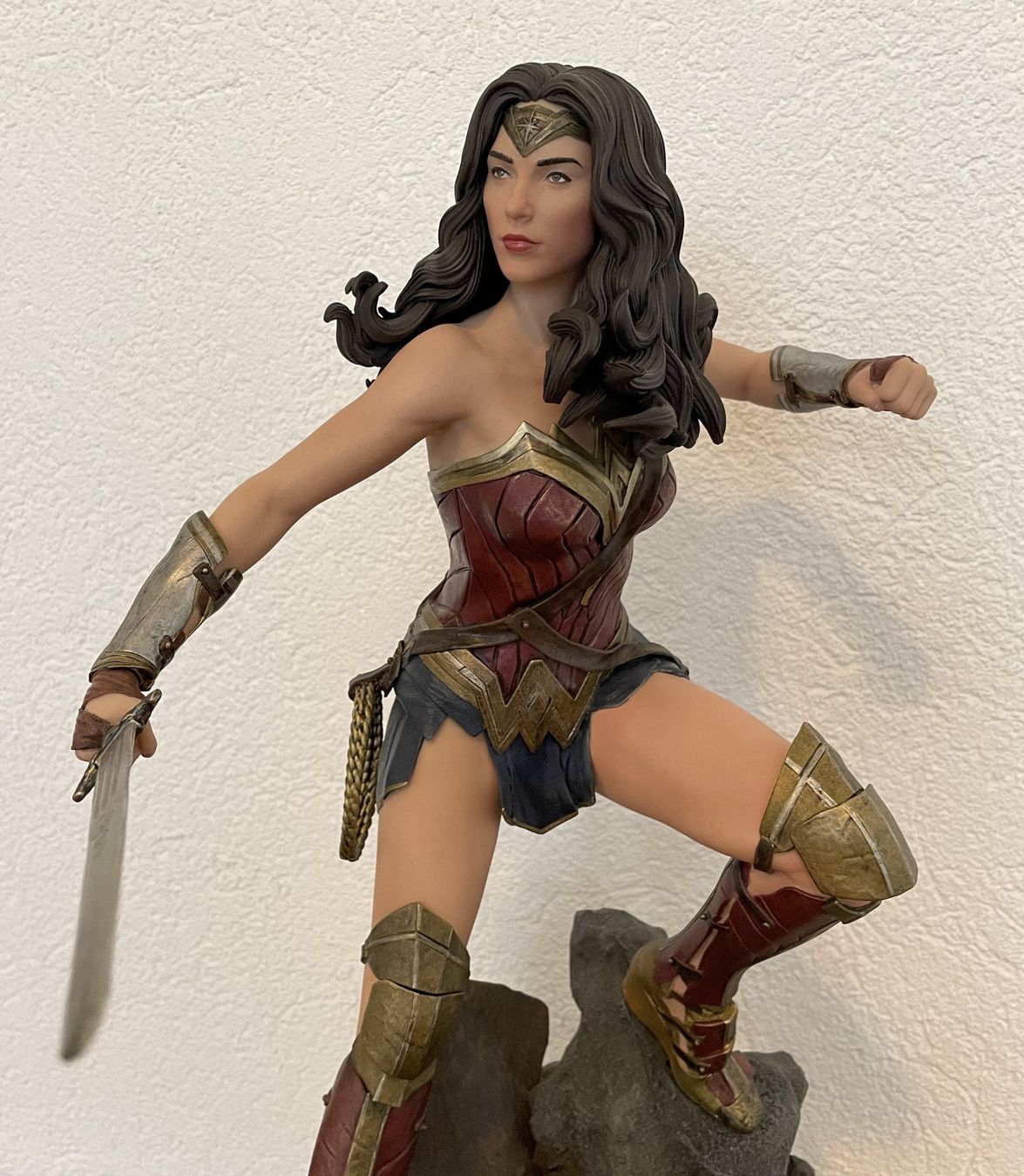 Figuren: Wonder Woman Figur 50 cm – Gebraucht aus Sins von den_z9gy 3