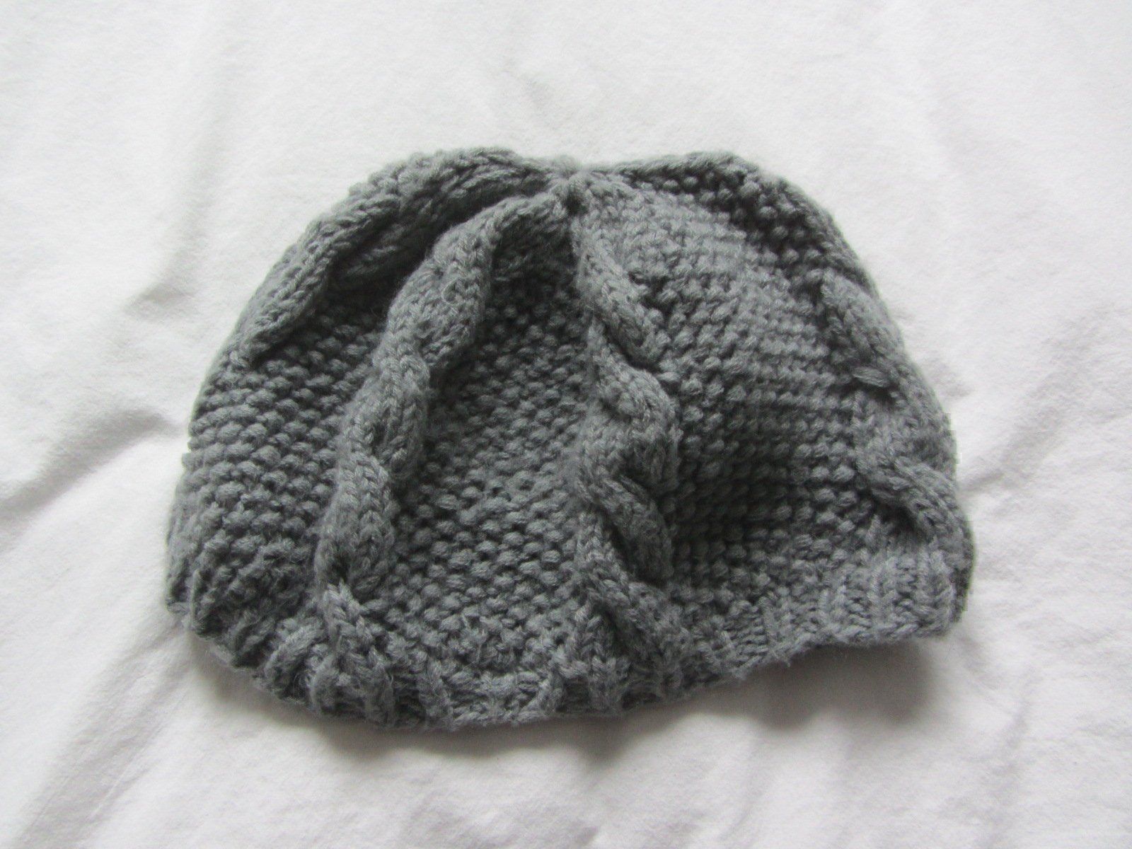 Chapeaux, bonnets & casquettes: Strickmütze hellgrau – D'occasion à Zürich par Diazaio 1