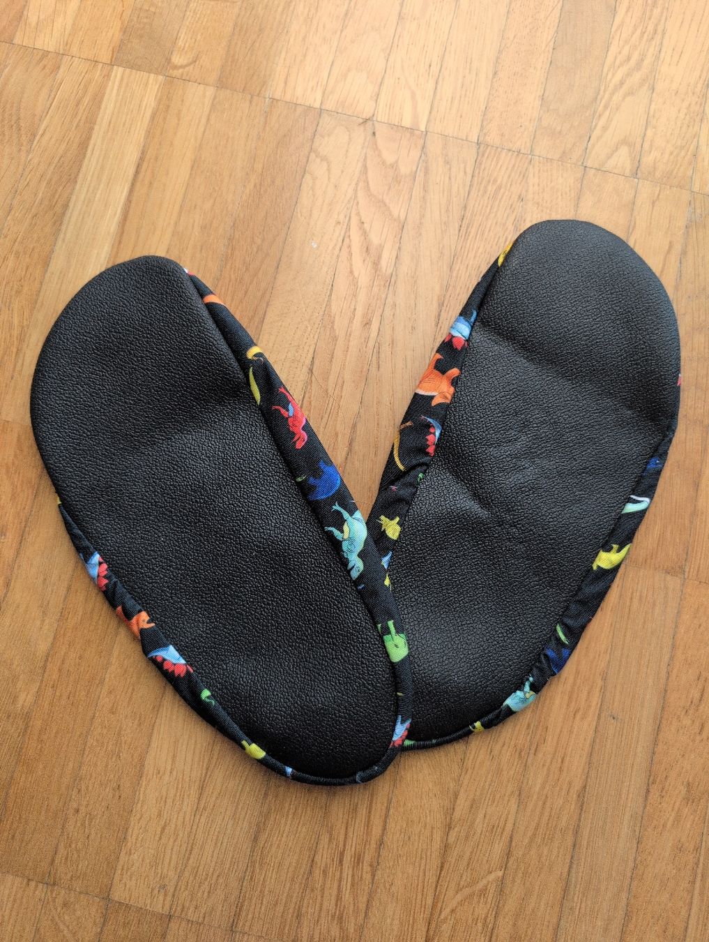 Schuhe für Jungen: Slipstop DinoMotiv Grösse ca.33 neu – Neu (gemäss Beschreibung) aus Schwerzenbach von _charme_ 1