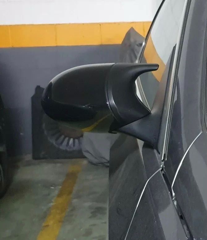 Tutti pezzi di ricambio auto: BMW E80-E93 Schwarz M Look Spiegelkappen – Nuovo e nell'imballaggio originale da Volketswil venduto da Willis-Autoteile