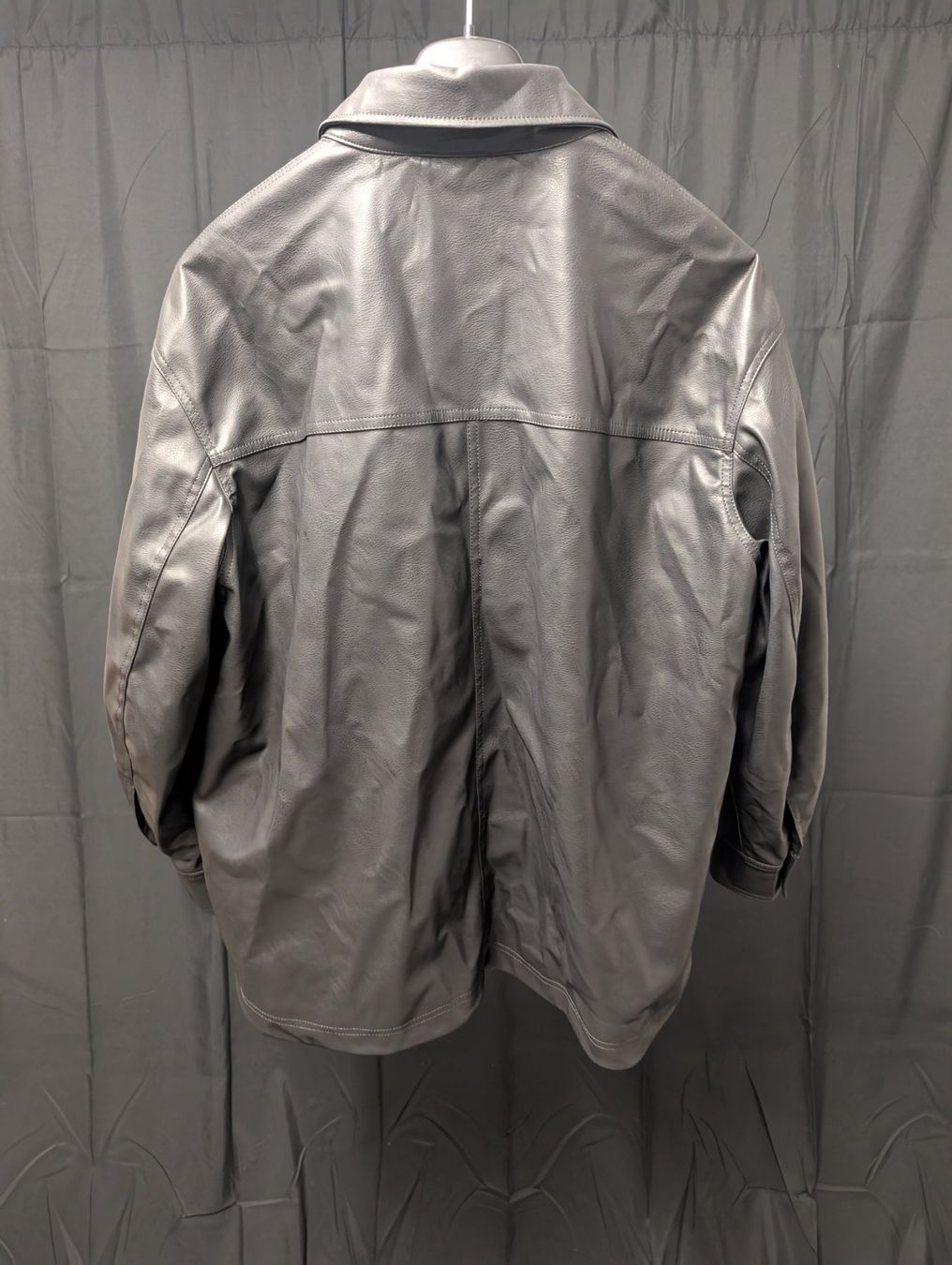 H&M Giacche: H&M Kunstleder Shacket Schwarz Gr. L – Usato da Wiezikon b.Sirnach venduto da CaRo_Second 2