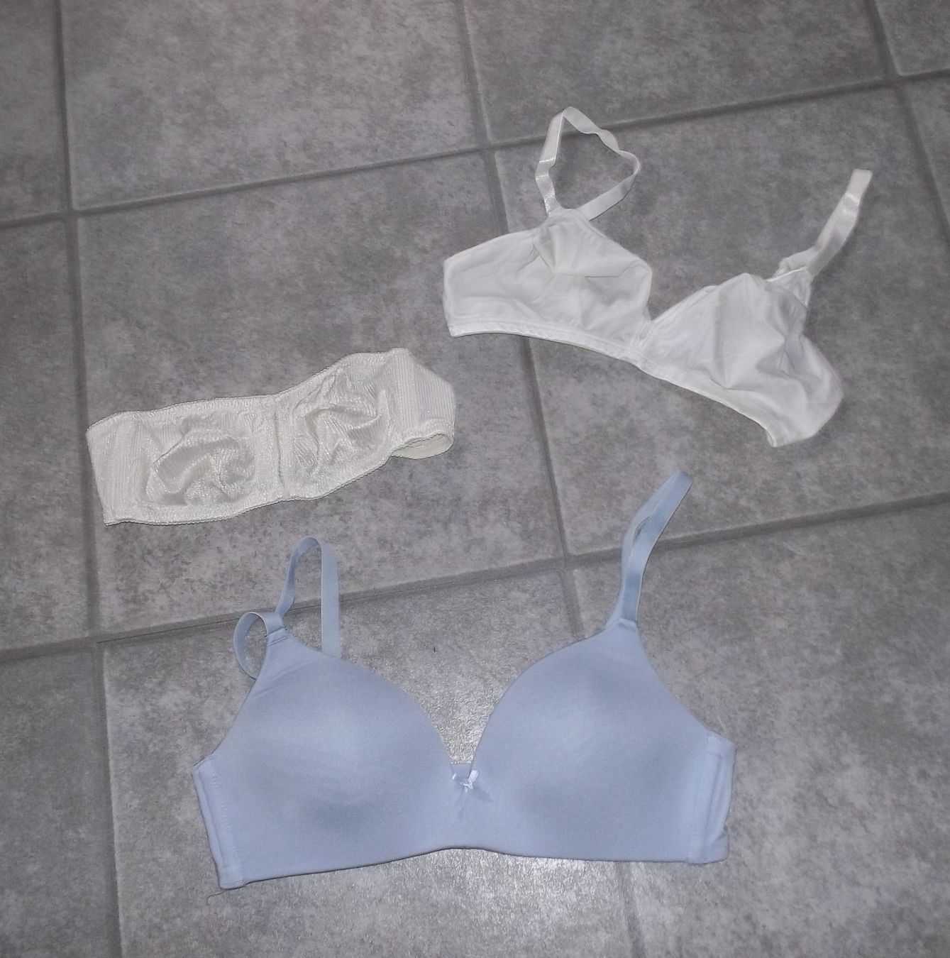 Altra biancheria intima: 6 verschiede Damen BH Grösse 80C /75C / 75B / 85B – Usato da Kaltbrunn venduto da Cindy99 2