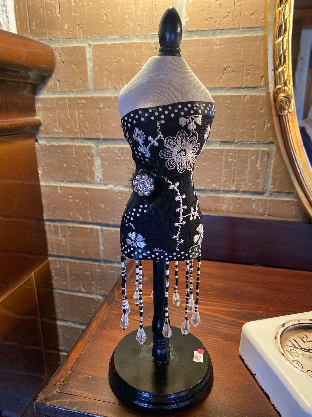 Allestimento di negozi e stand fieristici: DAMEN PUPPE-VINTAGE – Usato da Meienried venduto da ManuelaBoutique
