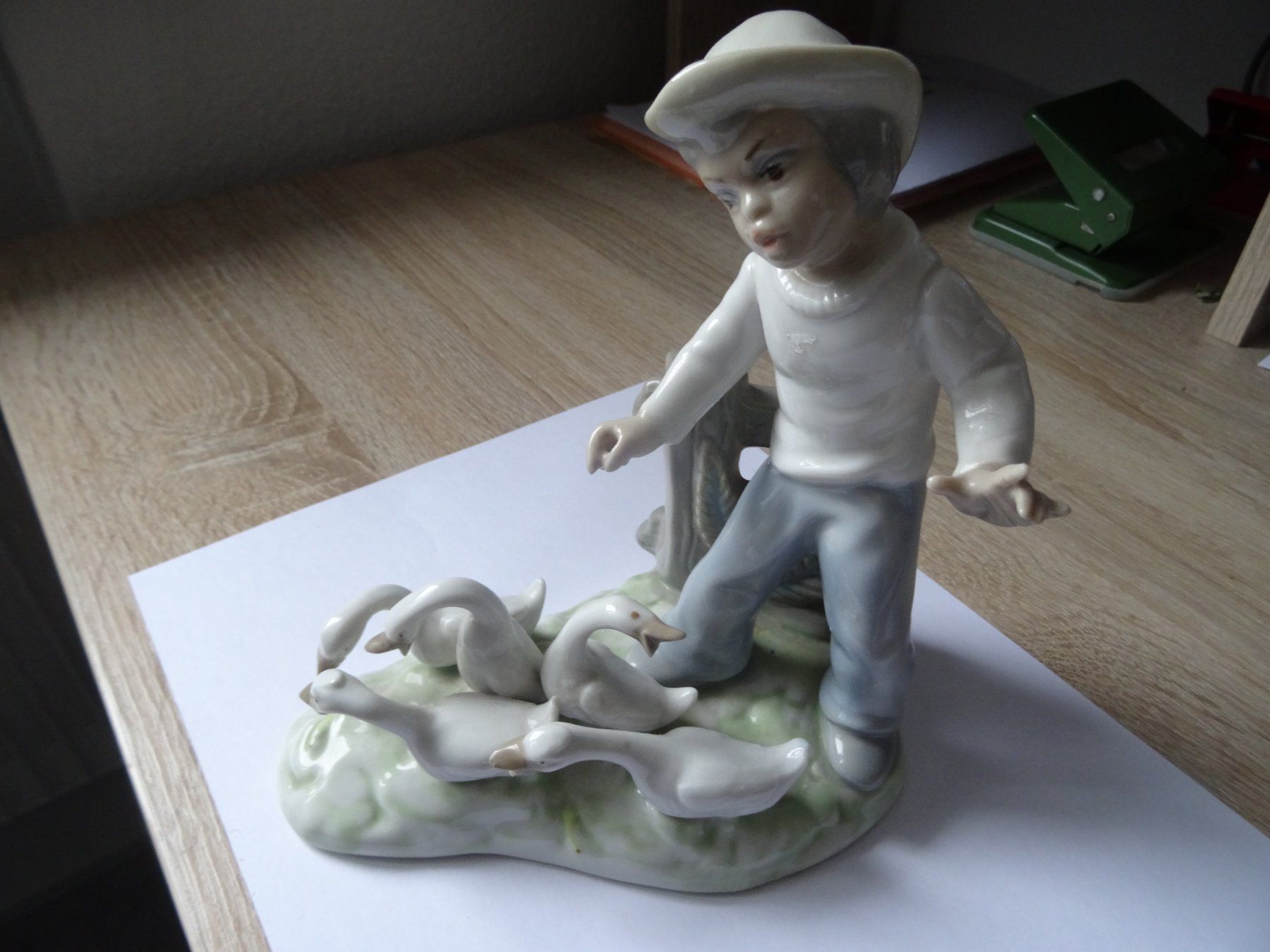 Figuren: Keramikfigur Junge mit Gänsen Guter Zustand – Gebraucht aus Ehrendingen von CHMEX