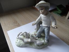 Keramikfigur Junge mit Gänsen Guter Zustand