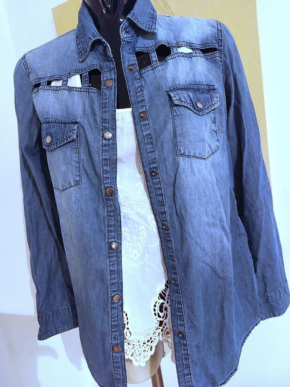 Chemisiers: Denim Jeans Bluse - Hemd Gr.8 - 36 – D'occasion à Balsthal par Trendline55