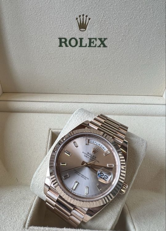 Rolex Orologi: Rolex Daydate 40mm 18k Rosegold Baguette Sundust 228235 Full – Usato da Brugg AG venduto da Wristdeal 6