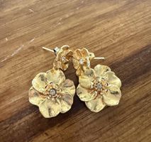 Beautiful Gold Flower Earrings 