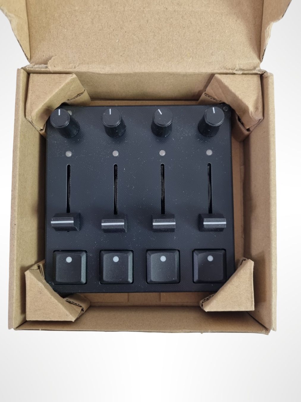 Tous les outils: INTECH STUDIO Steuerelement grid Controller series 3 – Neuf (Voir description) à Wangen b. Olten par Restwert_Wangen