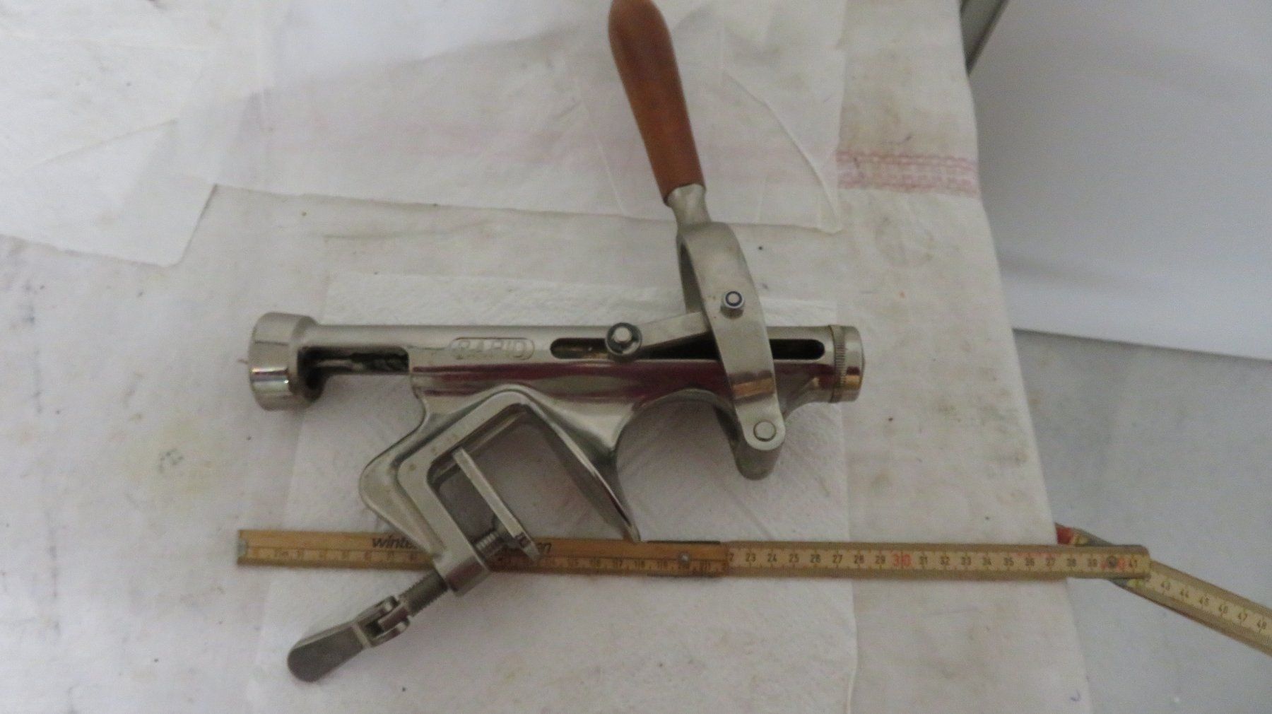 Rapid Apribottiglie & Tappi per chiusura: Korkenzieher Tischmodell RAPID Swiss made – Usato da Wetzikon ZH venduto da morda1954
