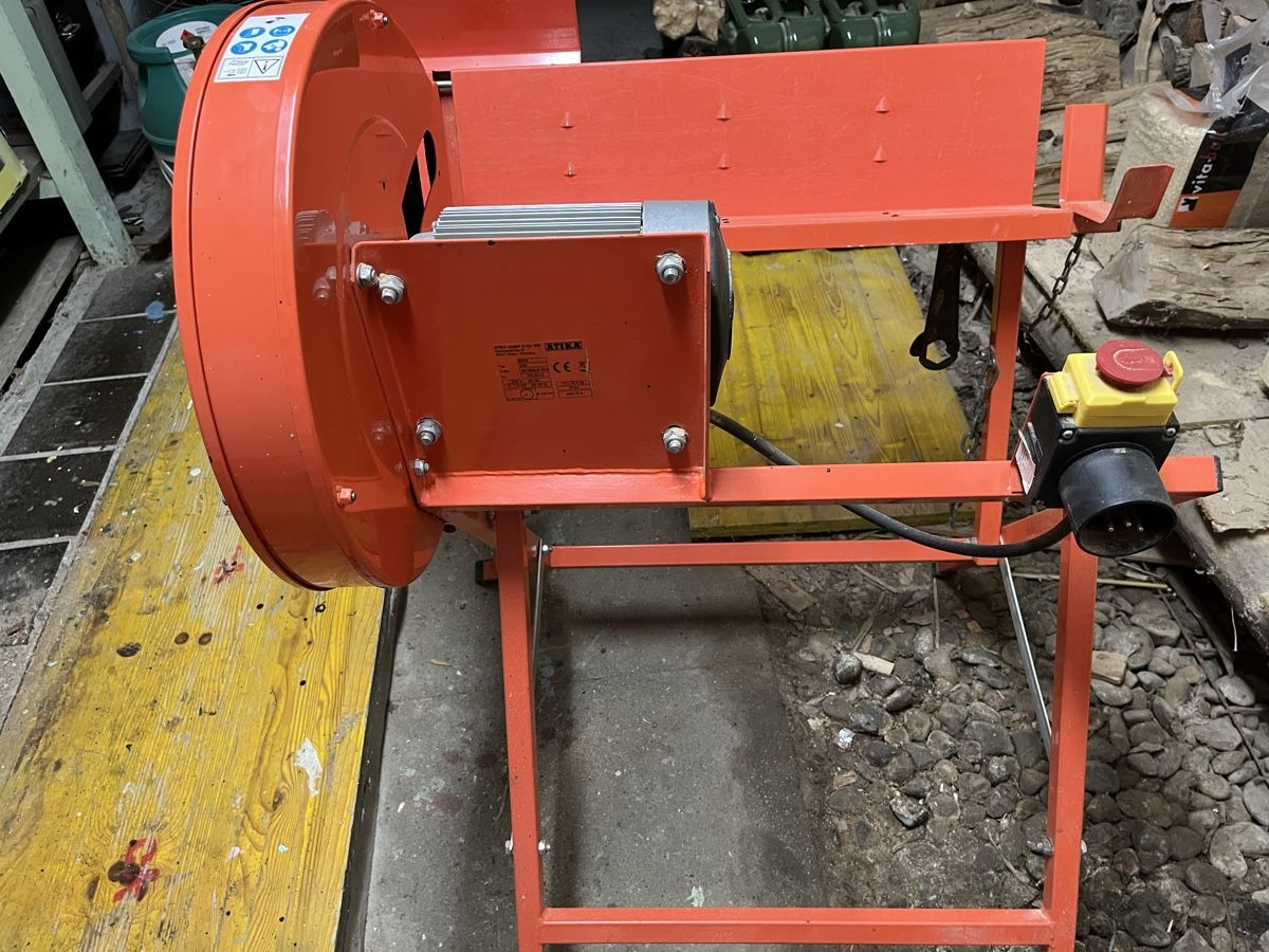 Tutte le macchine: Holz Schneide Machine  – Usato da Flaach venduto da wec_2wsx 1