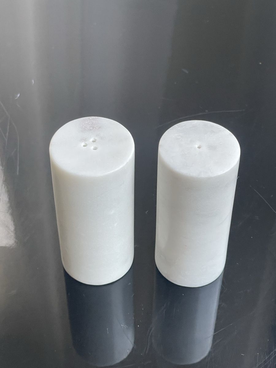 Elettrodomestici da cucina: Marble Salt and pepper shakers  – Usato da Richterswil venduto da Prangins9 2