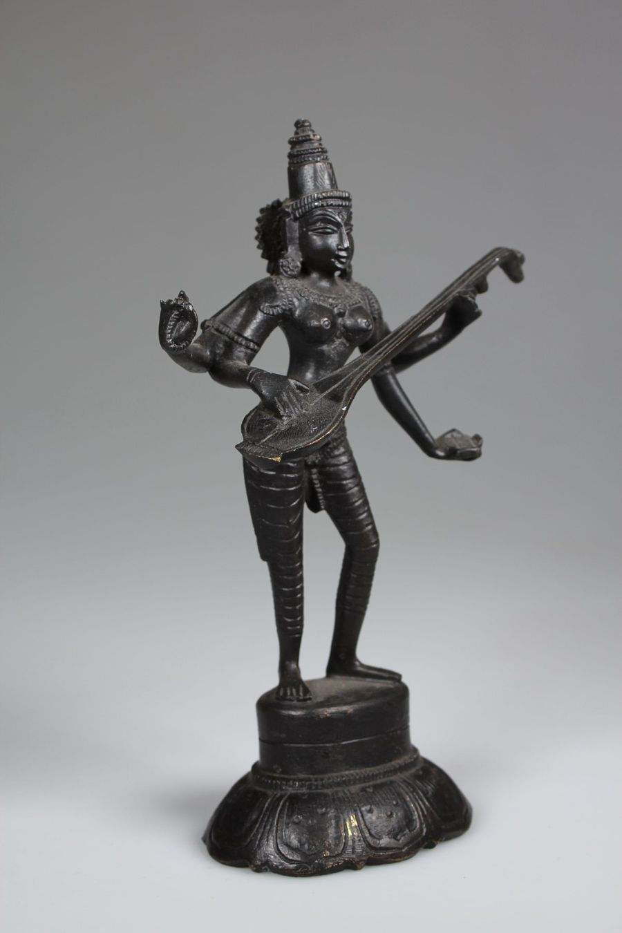 Skulpturen & Statuen: Standing Devi Saraswati Statue – Gebraucht aus Basel von IRMAundFRED