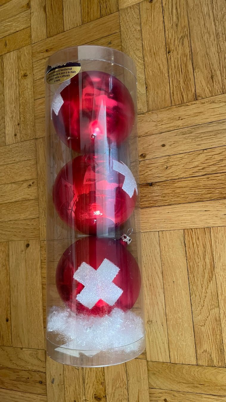 Toutes les décorations: 3 Christbaumkugeln rot mit Schweizer Kreuz – Neuf (Voir description) à Glattfelden par cybermaxx