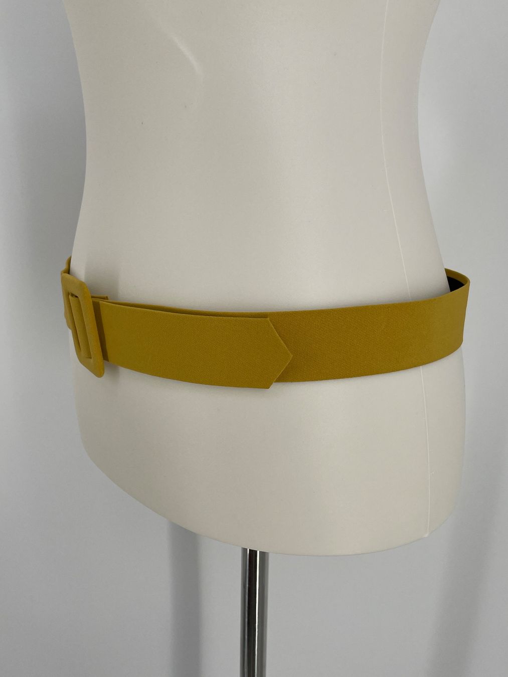 Cinture: Senfgelber Stoff Gürtel 102cm – Usato da Auenstein venduto da moin. 2