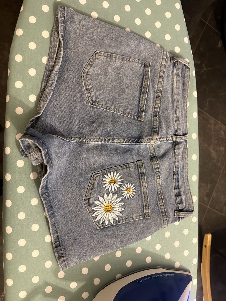Pantalons: Mini short – D'occasion à Evionnaz par Meliestange 1