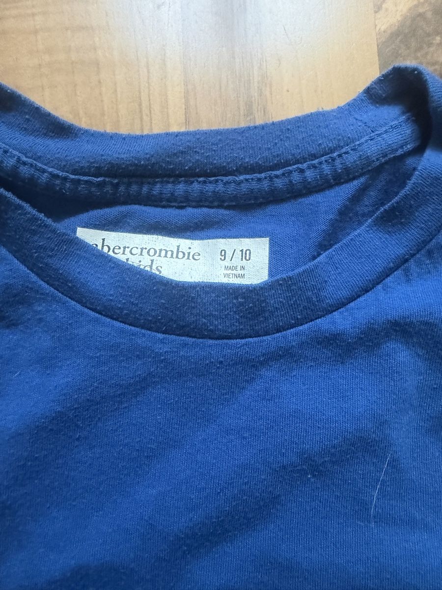 Abercrombie Lotti di vestiti: 4stk Abercrombie Tshirt – Usato da Lenzburg venduto da Stone07 1
