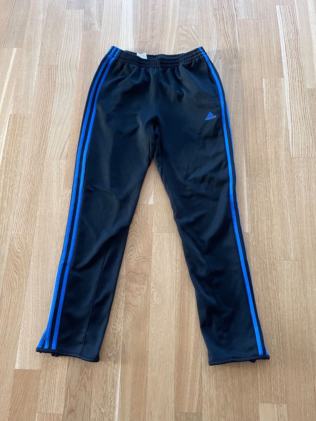 Adidas Pantaloni: Jogginghose Adidas – Usato da Staufen venduto da GiuliettaD
