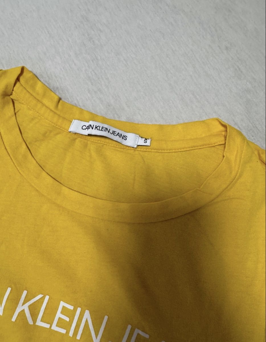 Calvin Klein T-shirt: T-Shirt Calvin Klein  – Usato da Oftringen venduto da mar_7f8c 1