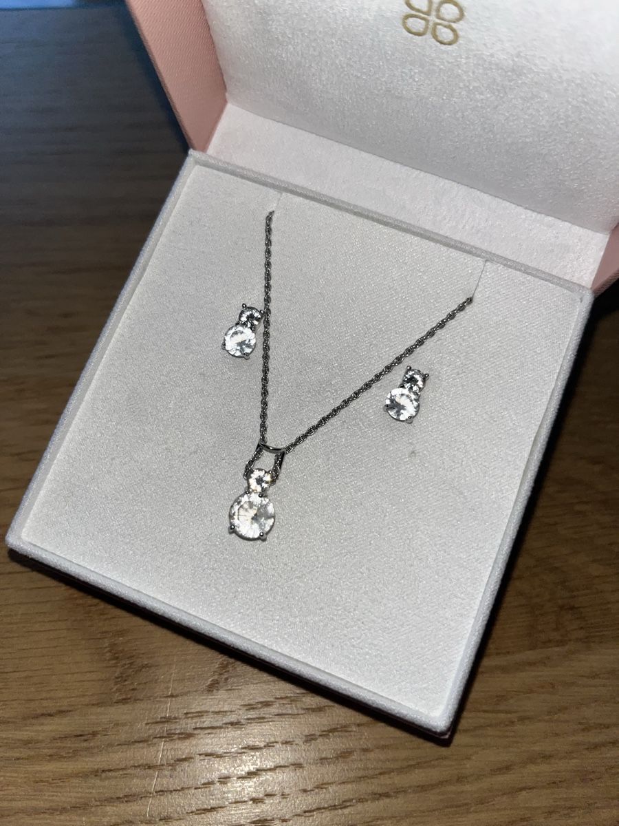 Swarovski Catenine: Swarovski-Set Halskette und Ohrringe – Usato da Bassersdorf venduto da socco01
