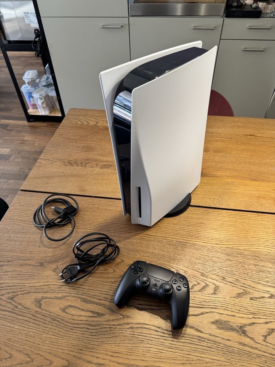 Sony Console: Sony PlayStation 5 (Disc Version) + Controller – Usato da Glattpark(Opfikon) venduto da ale_mg8x 1