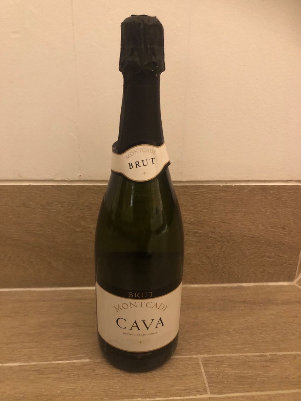 Wein: MONTCADI Cava Metodo Tradicional Brut – Neu und originalverpackt aus Wald ZH von mlnt