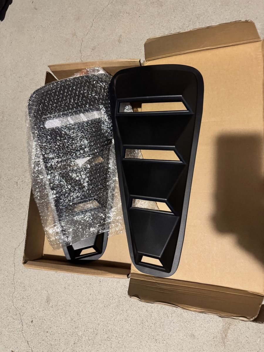 Ford Toutes les pièces auto: Ford Mustang model 2005-2014 window louvers  – Neuf (Voir description) à Neyruz FR par clumsy12