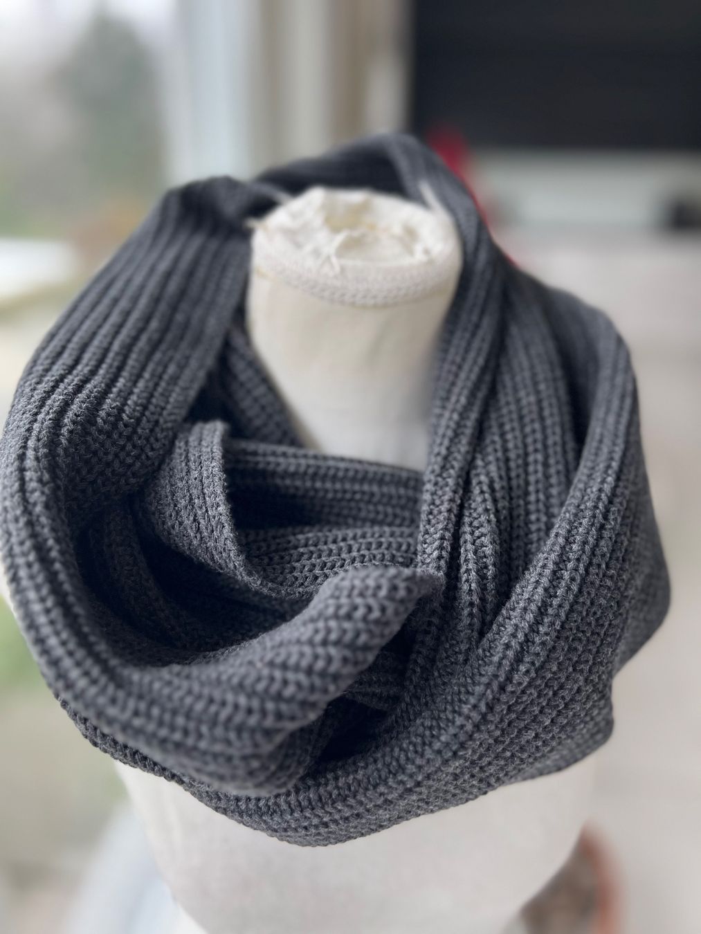 Foulard & Sciarpe: NILE-Kuscheliger Winterschal Loop-Schal Grobstrick Anthrazit – Usato da Ebmatingen venduto da Mistelu