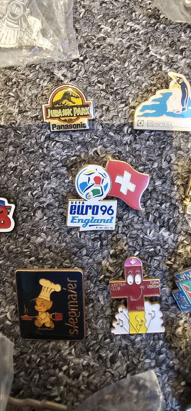 Placchette & Badge: PIN's Eine ganze Kiste voll!! – Nuovo (secondo la descrizione) da Biberstein venduto da Sammler74 1