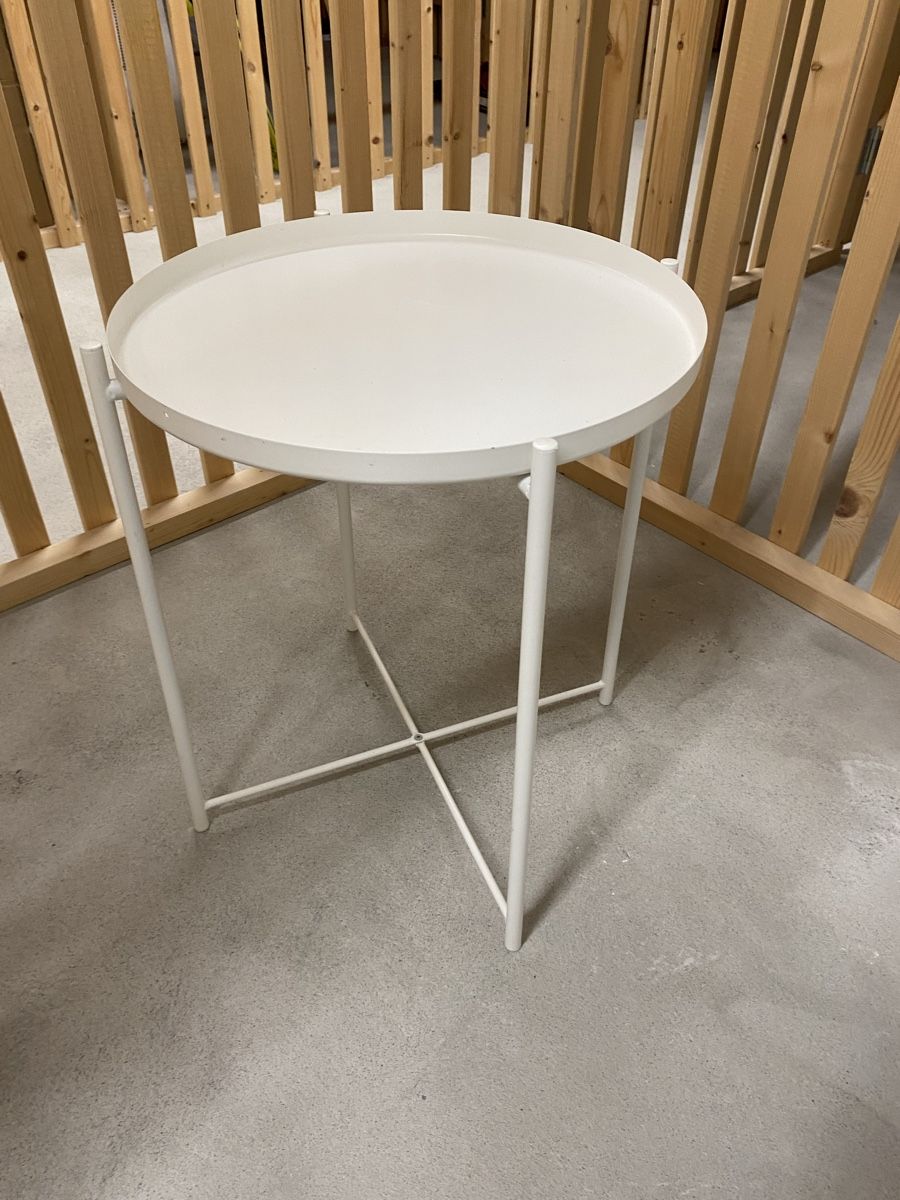 Ikea Tavoli: Beistelltisch rund weiss  – Usato da Baden venduto da ali_b6qr