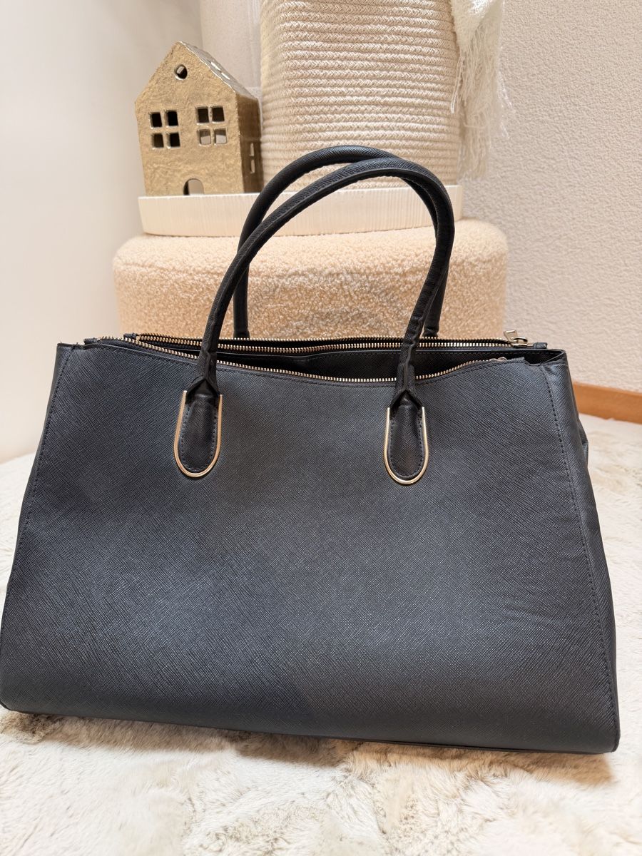 Sacs femmes: Schwarze Handtasche in Lederoptik – D'occasion à Sempach par ljnaelena