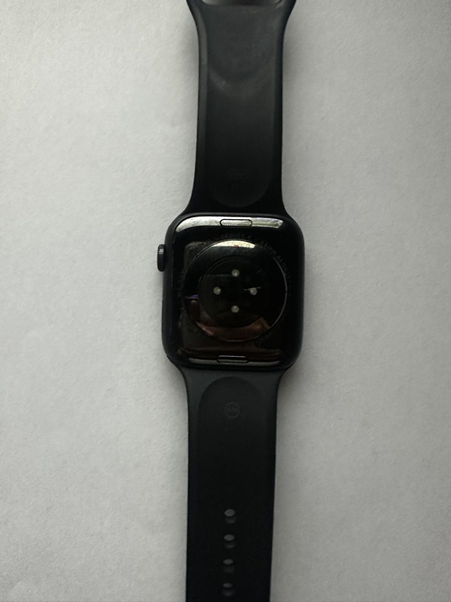 Apple : Apple Watch Serie 6 44mm Schwarz – Usato da Mels venduto da NokiOg 1