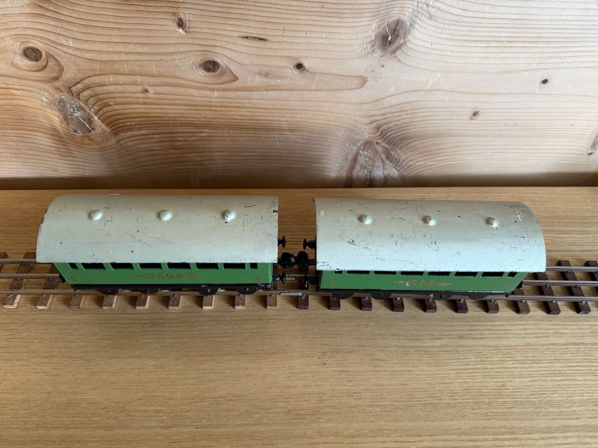 Modellini di ferrovie: 2 Eigenbau Personenwagen Spur 0 – Usato da Amden venduto da vipernatter 3
