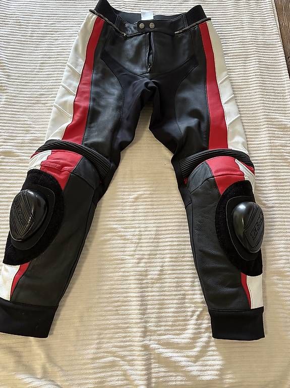 Costumes: Motorradkombi Leder – D'occasion à Olten par crischan 2