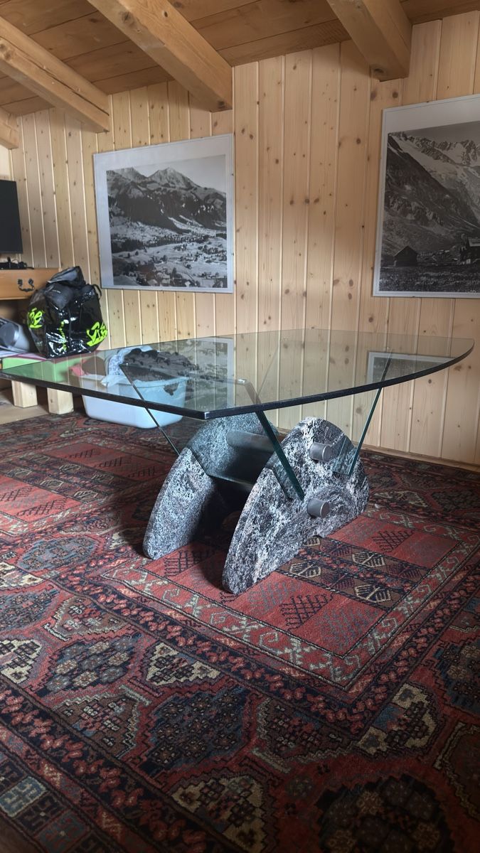 Tavoli: Glas Tisch mit Granit sockel – Usato da Frutigen venduto da Fibl 1