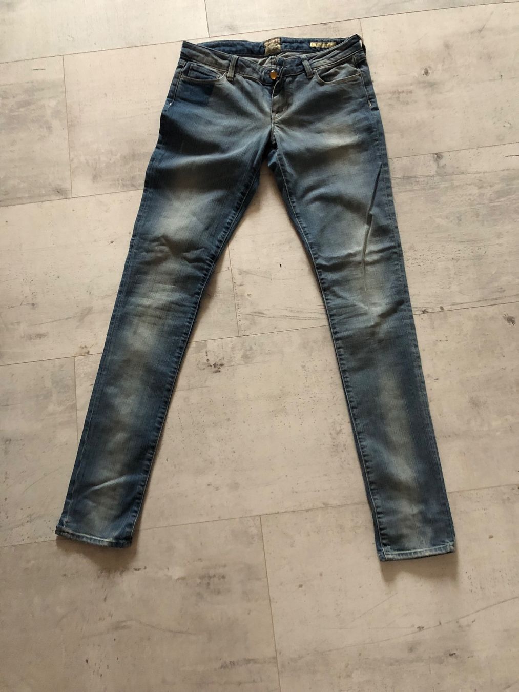 Guess Jeans: 3 Jeans Guess taille 28 US – Nuovo (secondo la descrizione) da Renan BE venduto da atila08 7