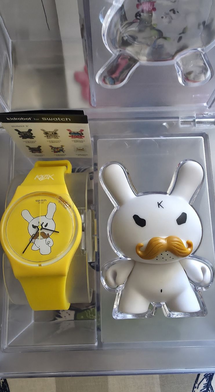 Swatch Orologi: SWATCH 2 X KIDROBOT – Nuovo e nell'imballaggio originale da Biel-Bienne venduto da GPM05 1